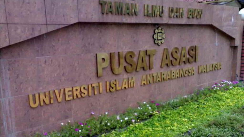 struktur yuran asasi uia