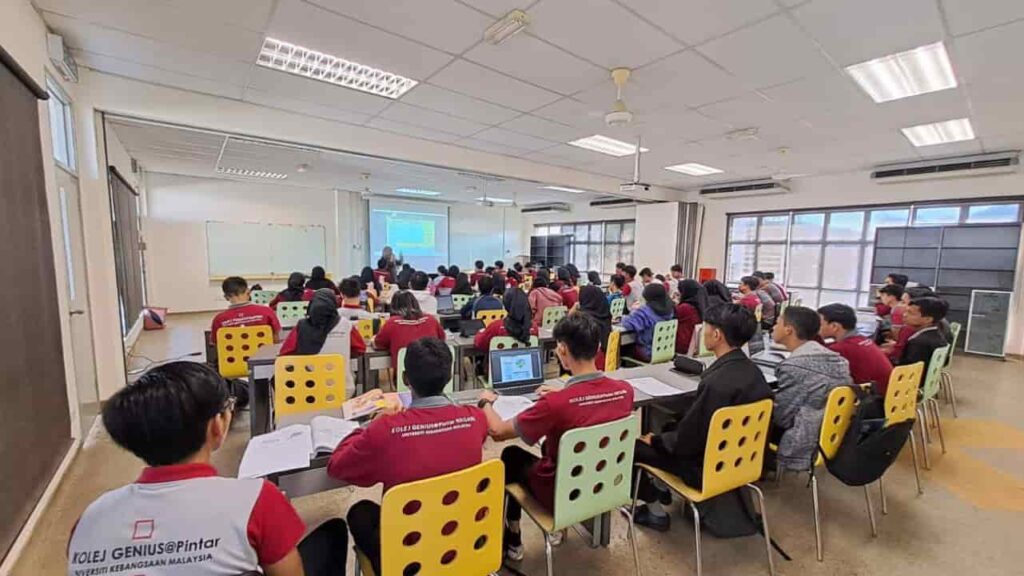 bantuan kewangan dan biasiswa untuk yuran kolej permata pintar