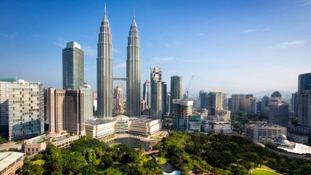 peranan kerajaan malaysia dalam mengurus implikasi fdi